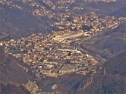 62 Dall'Ubione zoom sul centro abitato di Zogno